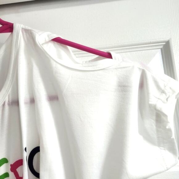 ❤️NWT❤️ Women's White Tee with Colorful Print - Picture 6 of 8
